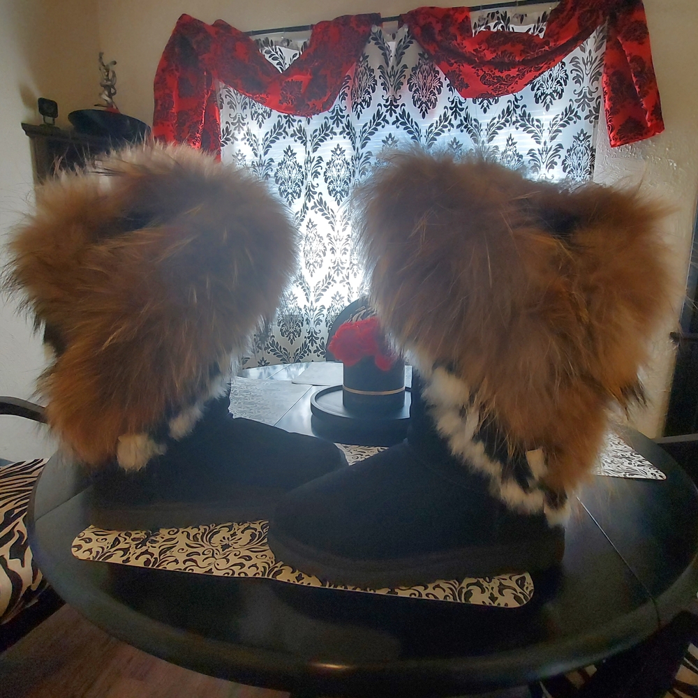 Smaibulun UGG Black and Brown Fur Boots - Picture 6 of 16
